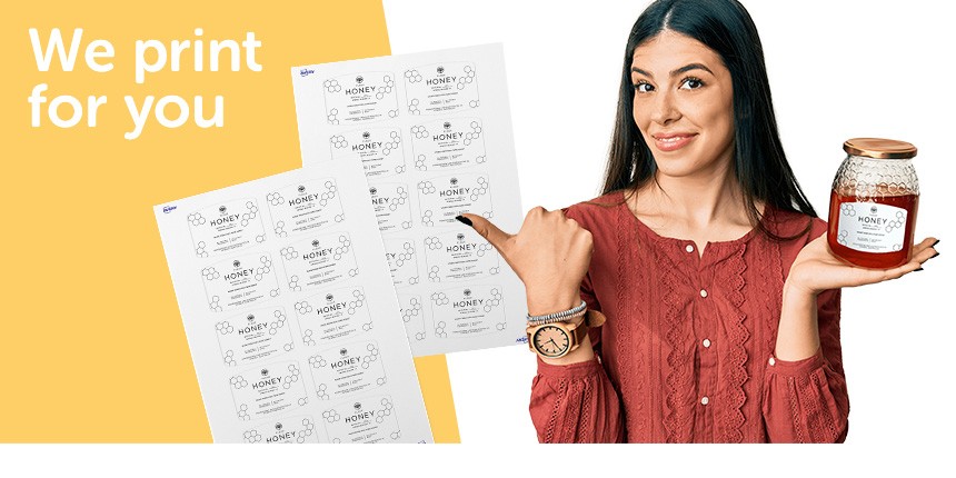 WePrint for you - Women holding honey jar and sheets of labels
